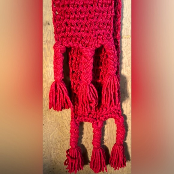 EMPORIO ARMANI red shawl. - Picture 3 of 5